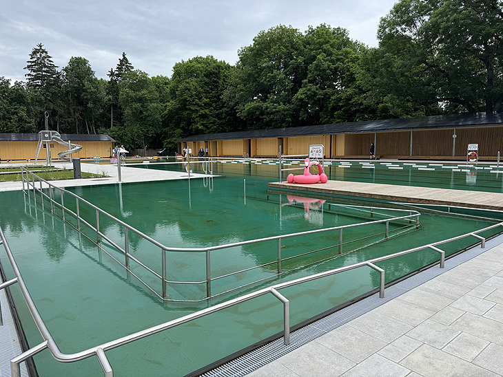 Barrierefreier Zugang: Das Naturbad Georgenschwaige eröffnete am 02.06.2025 (©foto: Martin Schmitz) 